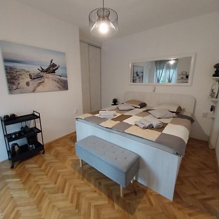 Sobe Sotic Bed and Breakfast Rab Town Exteriör bild
